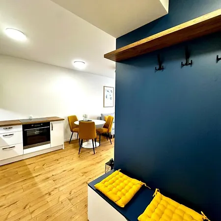 Your 13 With Parking דירה קושיצה