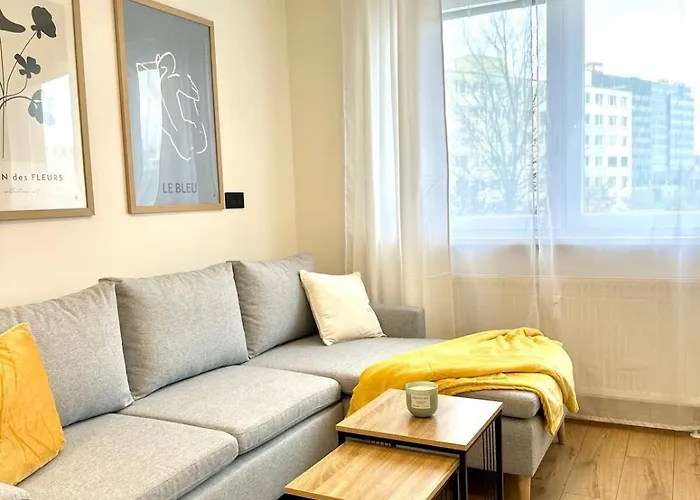 Your 13 With Parking Appartement *